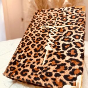 BÍBLIA JESUS CRUZ - PELÚCIA ANIMAL PRINT