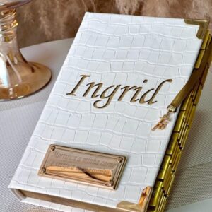 KIT BÍBLIA MÉDIA COM NOME PERSONALIZADO+PLACA GRANDE+ABAS ADESIVAS APLICADAS - COURINO CROCO BRANCO