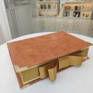 CAIXA PRESENTE PERSONALIZADA NO COURO